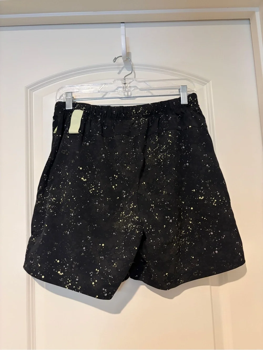 Fabletics Men’s Black and Green Speckled The One Lined Short - Est M